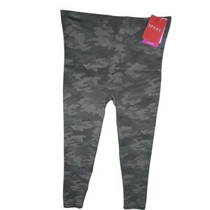 Spanx NWT Leggings Grn Camo Cropped Look at Me Now Seamless Leggings Size Medium